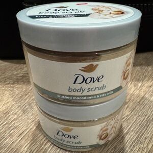 Dove Crushed Macadamia & Rice Milk Body Scrub - Cream